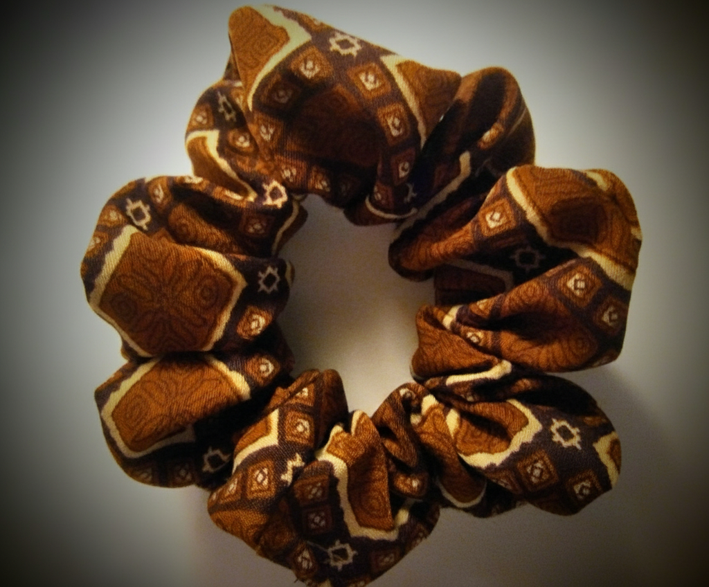 Coletero con estampado marrón, estilo africano