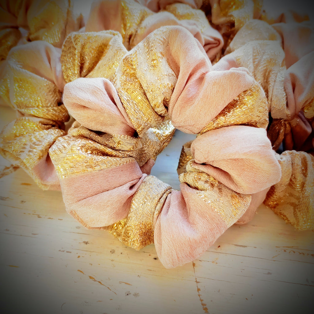 Scrunchie Rosa mit Gold gestreift