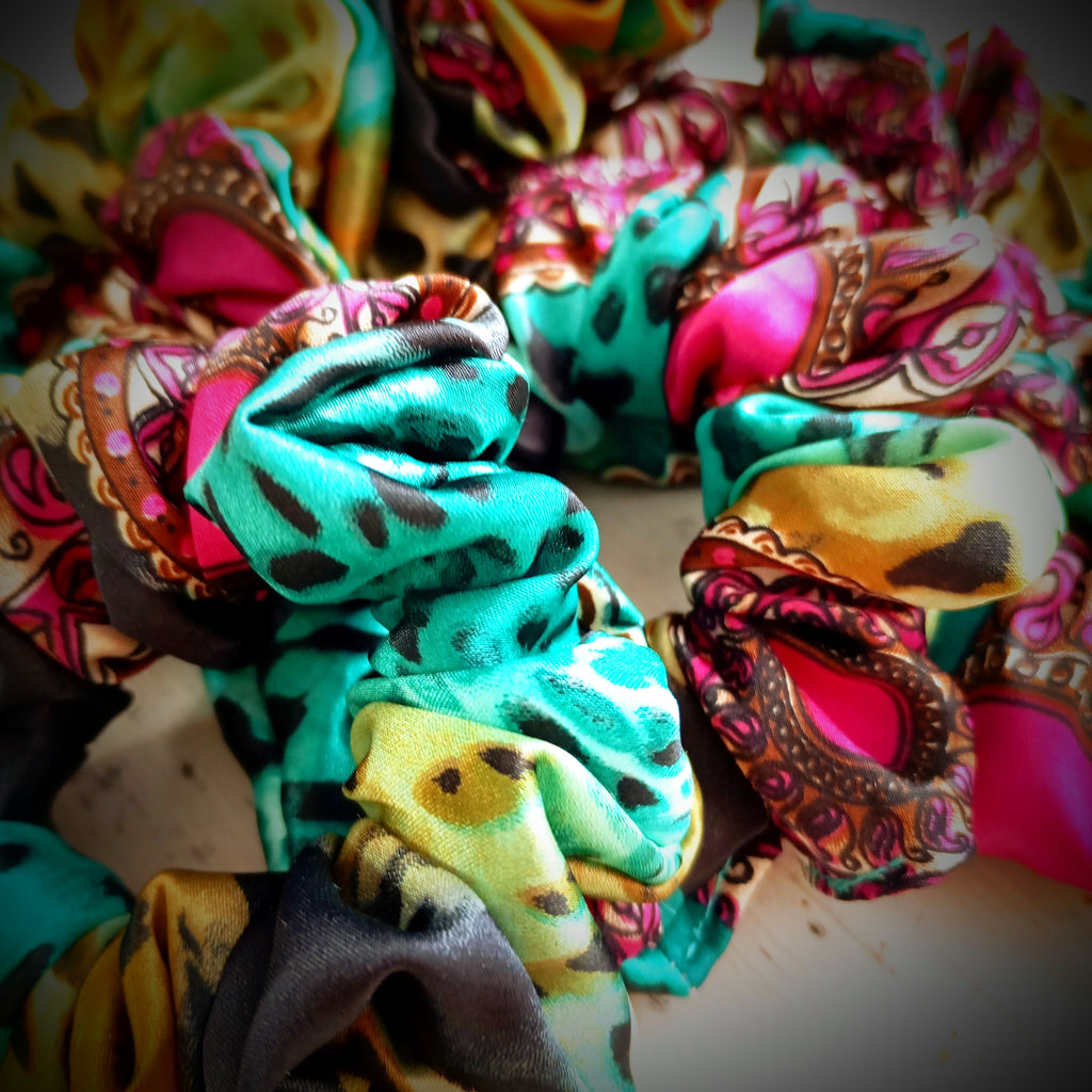 Scrunchie Türkies / Schwarz / Pink / Leo Satin