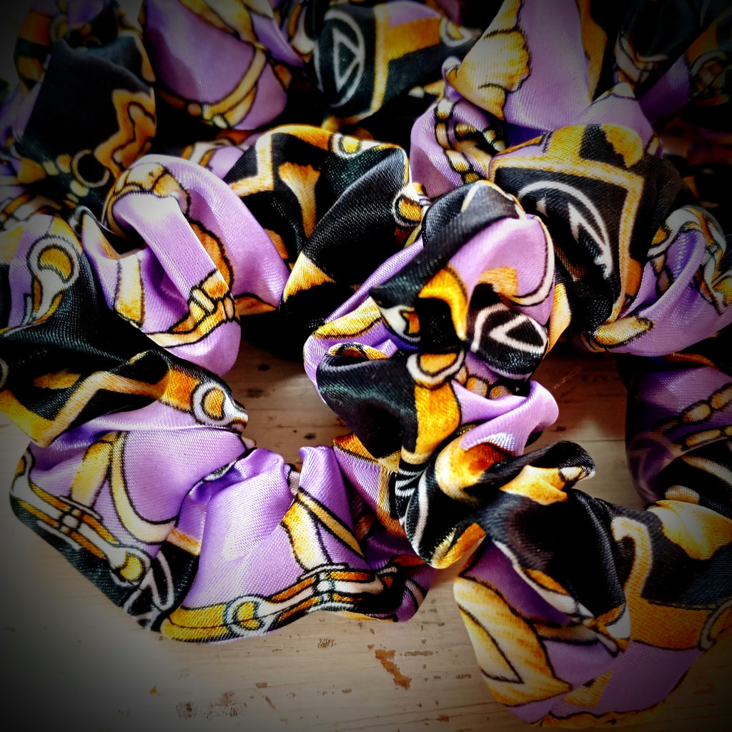 Scrunchie Lila / Schwarz/ Gold gemustert Satin, edel