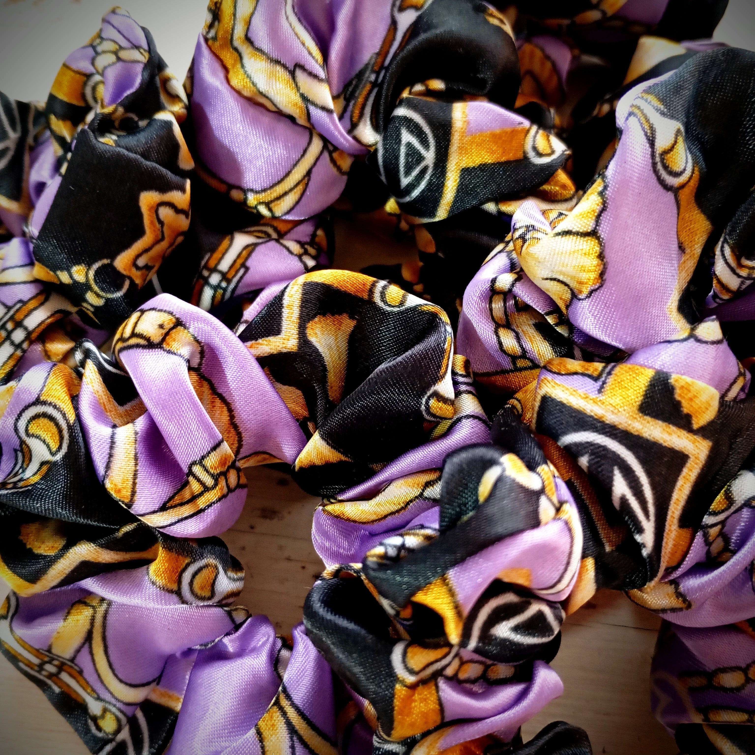 Scrunchie Lila / Schwarz/ Gold gemustert Satin, edel