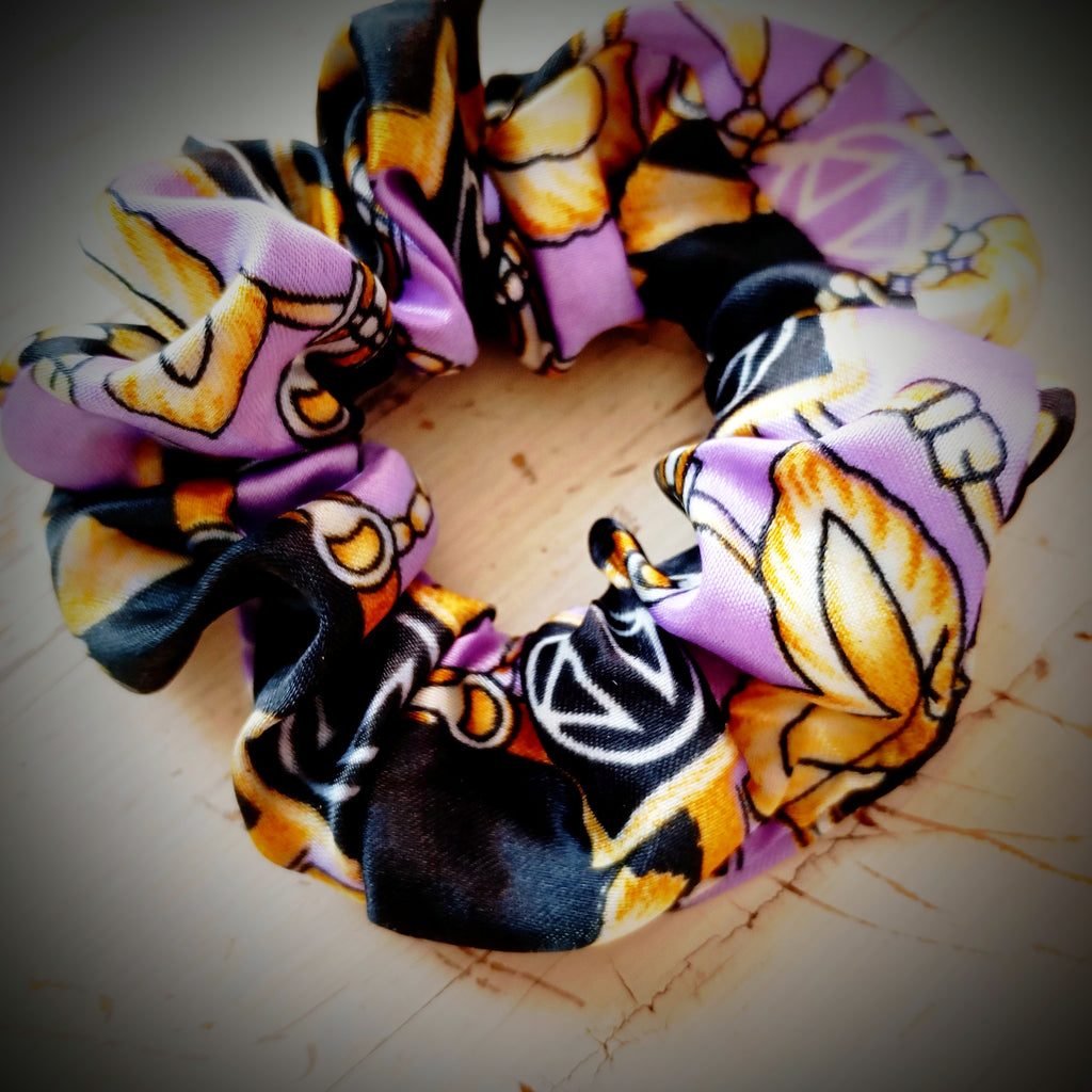 Scrunchie Lila / Schwarz/ Gold gemustert Satin, edel