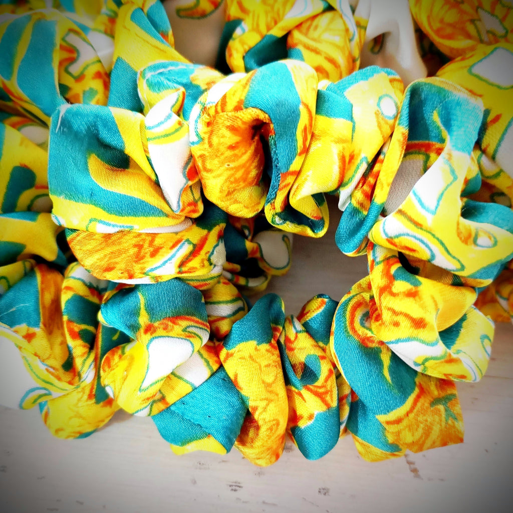 Scrunchie Türkies Gelb Weiss gemustert Soft-Satin