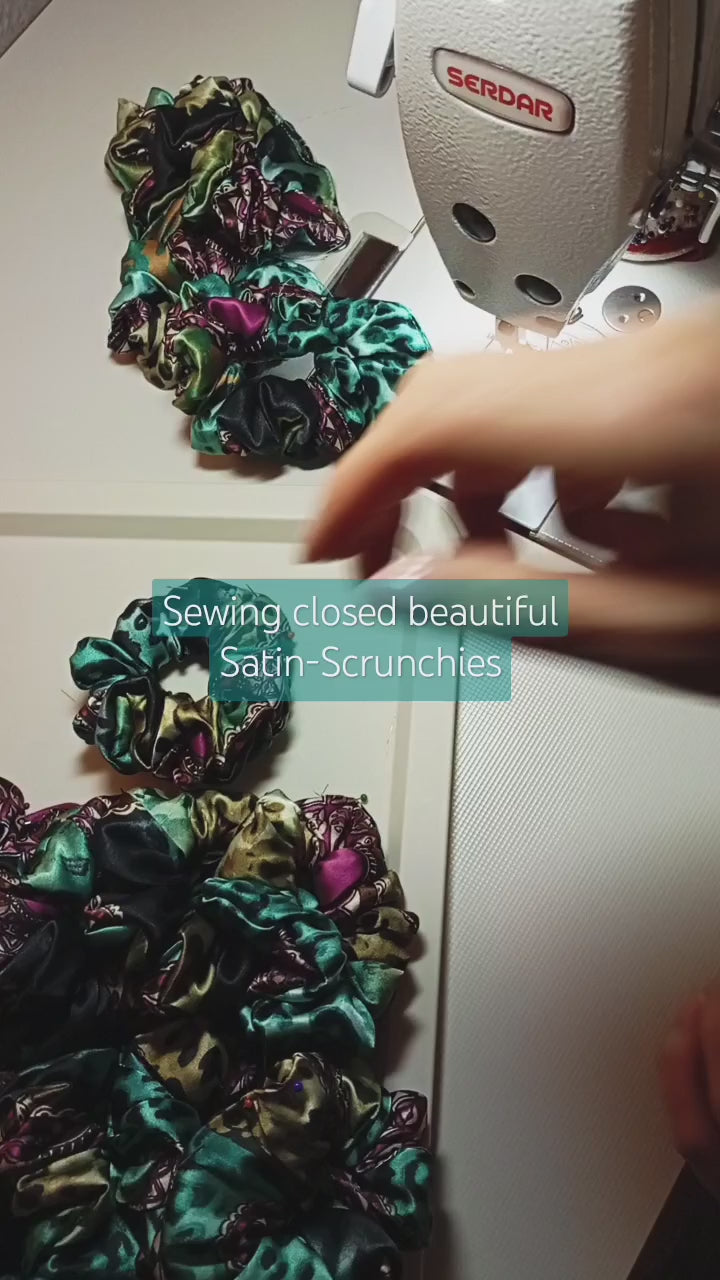 Scrunchie Türkies / Schwarz / Pink / Leo Satin