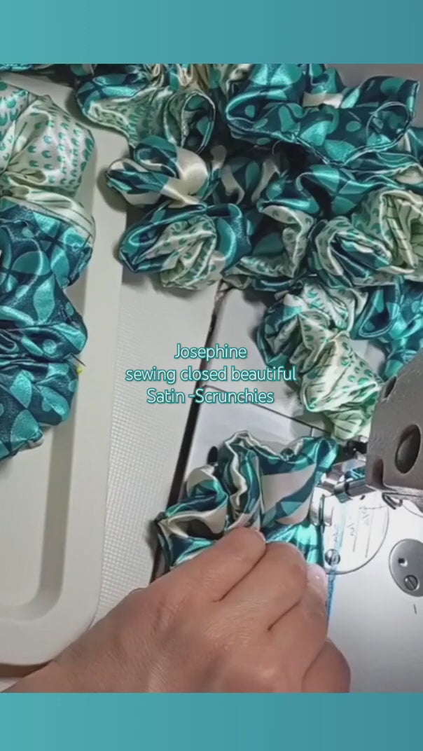 Scrunchie Türkies / Elfenbein gemustert Satin