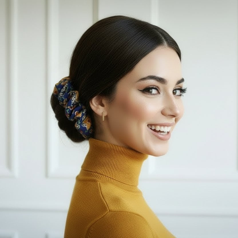 Handgefertigtes Scrunchie Jeansblau-curryfarben gemustert Viscose