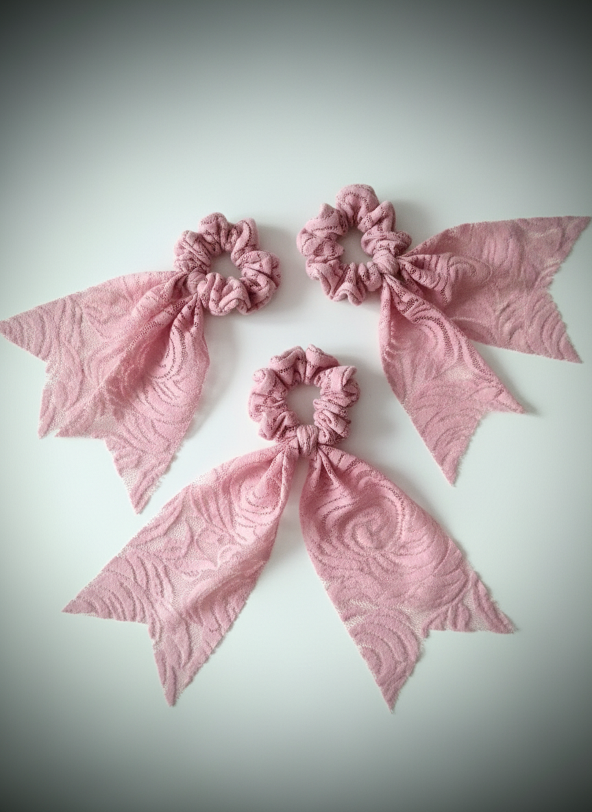 Handgefertigtes Duo: Scrunchie & Schleifen-Scrunchie -  Rosa Spitze